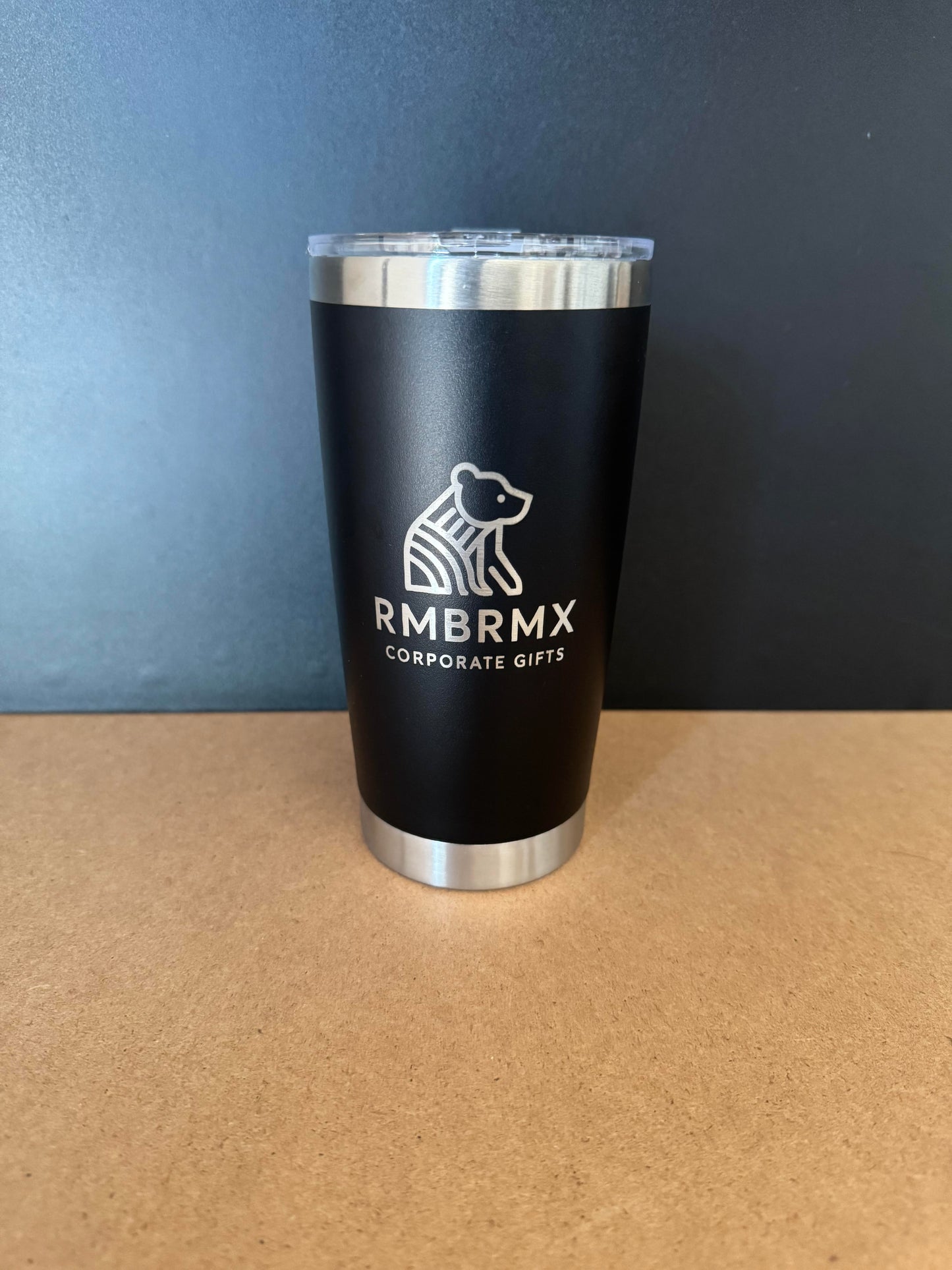 Termo de 20 oz con grabado láser y popote de aluminio