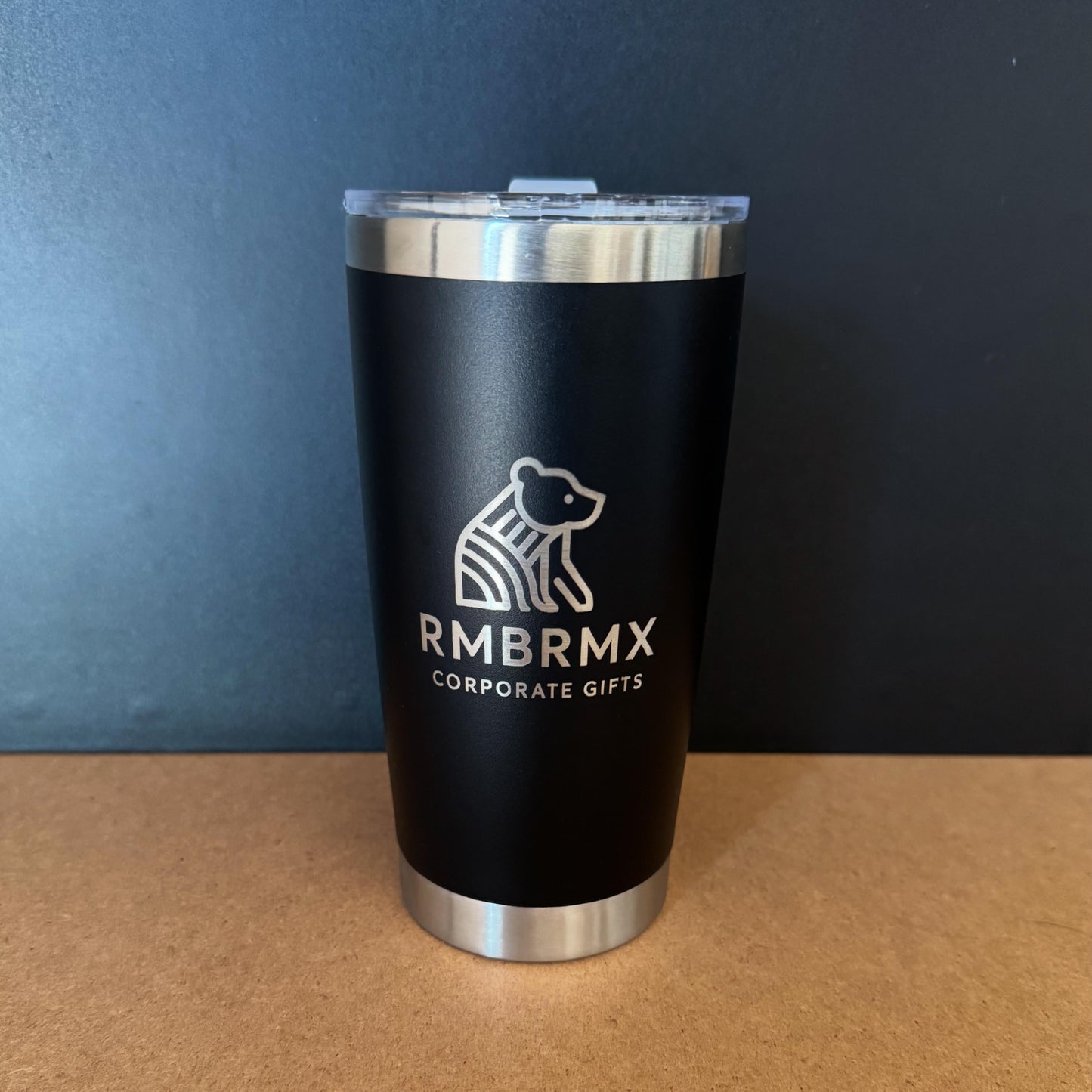 Termo de 20 oz con grabado láser y popote de aluminio