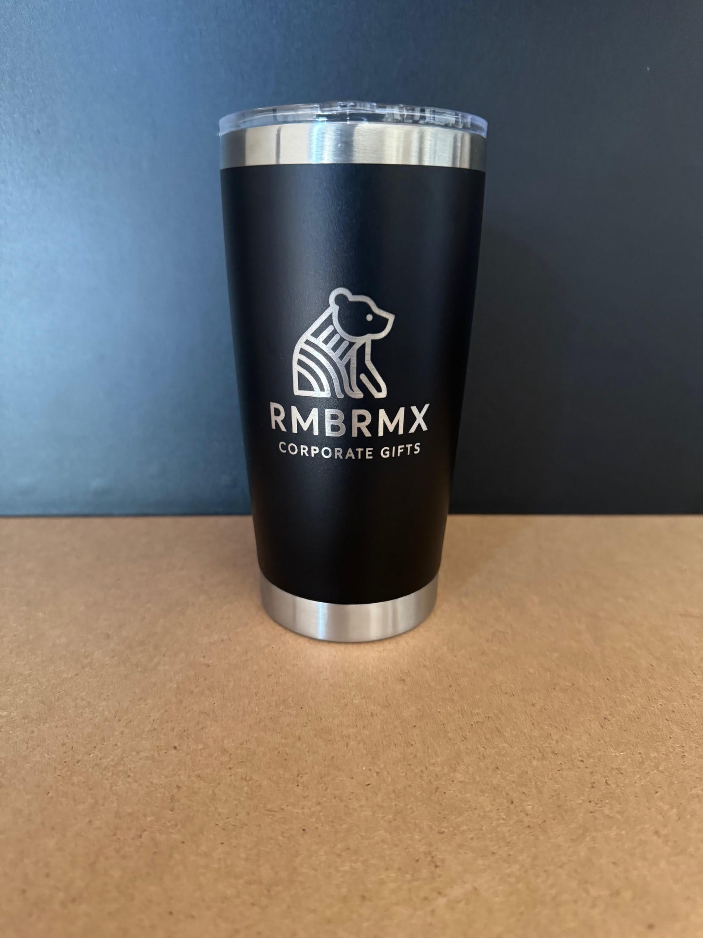 Termo de 20 oz con grabado láser y popote de aluminio